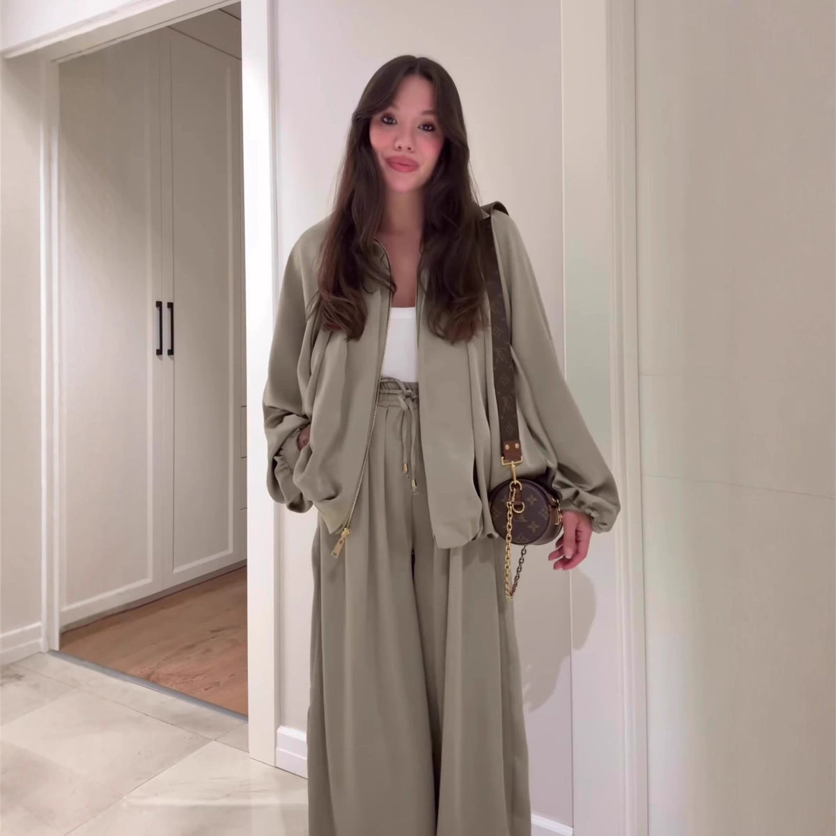 Flip collar long sleeved jacket and long pants 2-piece set