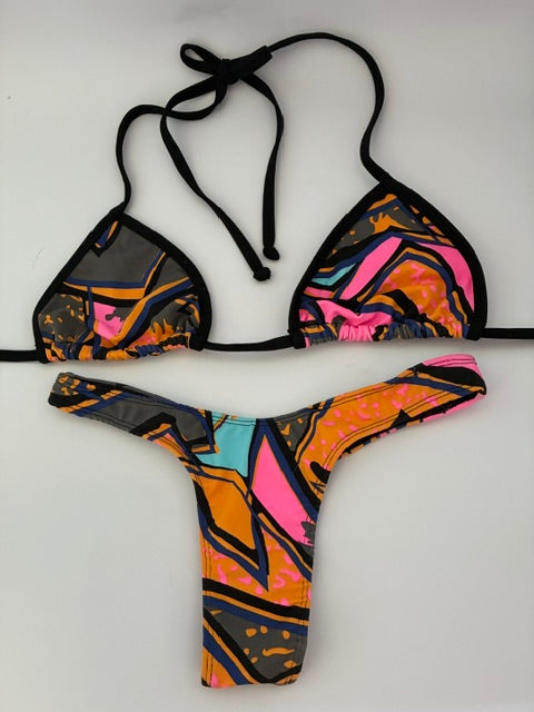 Conjunto Acuarela Brasil 38 Grados - bikini brasileño estampado acuarela multicolor vista frontal