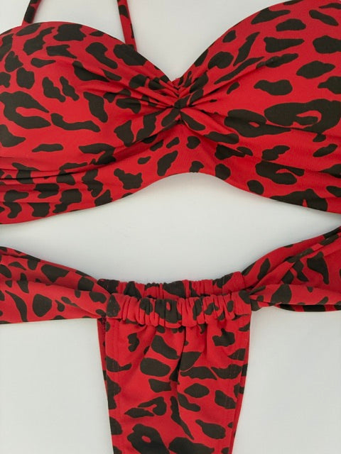 Conjunto Leopardo Rojo