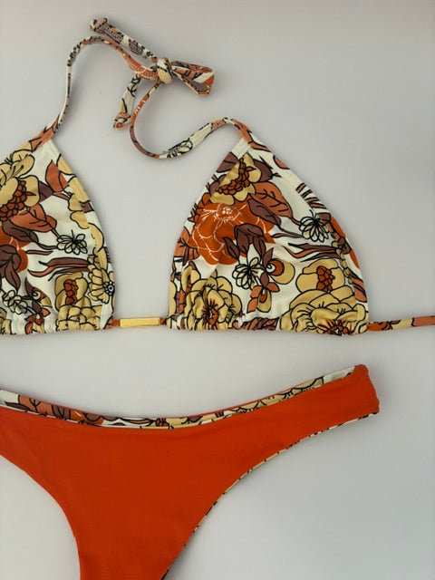 Bikini Flores del Norte 38 Grados - estampado floral nórdico top triángulo halter