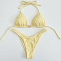 Bikini amarillo fondo blanco